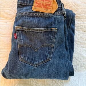 Levi's Classic Straight Fit Jeans in Denim Blue